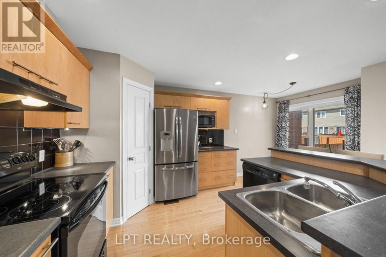 29592381/485-grey-seal-circle/riverside-southgloucester-glen/ottawa/ontario/K1V2H7_9