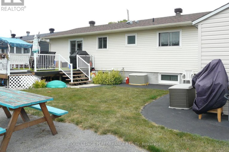 28795359/1225-campeau-crescent/town-of-rockland/clarence-rockland/ontario/K4K1B6_20