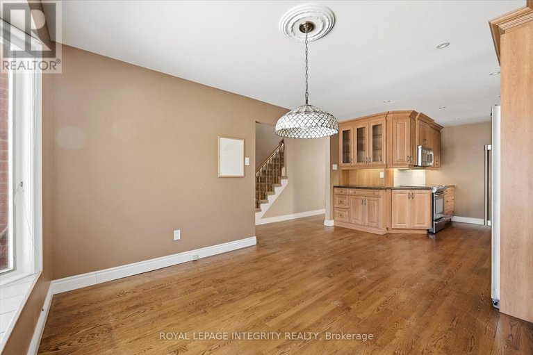 29431124/1735-bonaventure-terrace/convent-glen-south/ottawa/ontario/K1C1W5_9