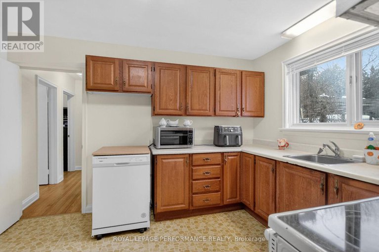 29195937/19-mowat-street/carson-grove/ottawa/ontario/K1J6R1_28