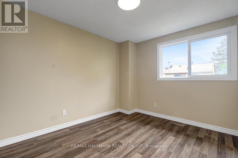 28349257/1701-lafrance-drive/queenswood-heights-south/ottawa/ontario/K1E2L7_27