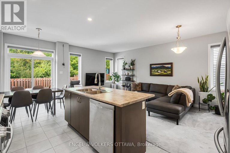 29052696/220-geyser-place/hearts-desire/ottawa/ontario/K2J6P1_13