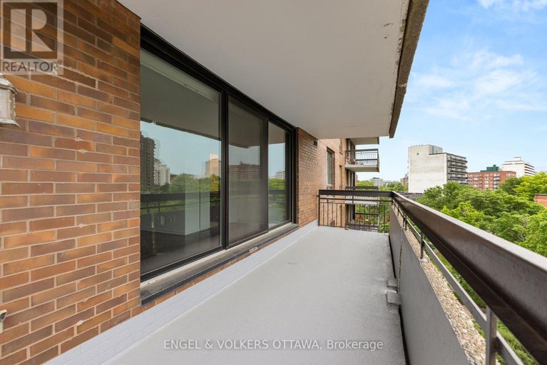 28588515/605-20-the-driveway-avenue/ottawa-centregolden-triangle/ottawa/ontario/K2P1C8_18