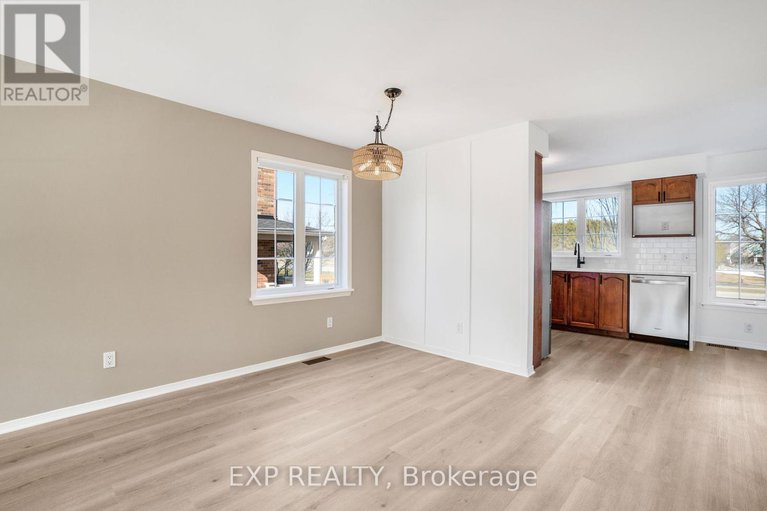 28354843/121-5-70-edenvale-dr-drive/beaverbrook/ottawa/ontario/K2K3N7_4