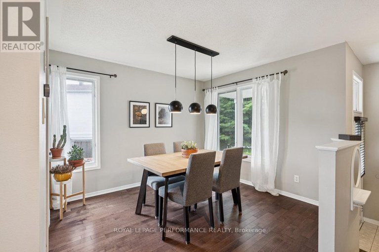 28591914/1869-hennessy-crescent/fallingbrookgardenway-south/ottawa/ontario/K4A3X8_9