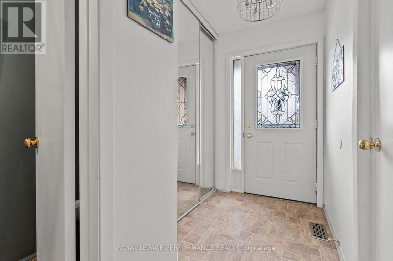 29485311/1126-millwood-court/convent-glen-north/ottawa/ontario/K1C3G1_4