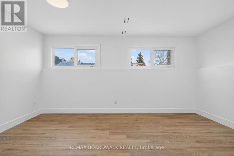 29437074/38-courtney-road-w/glencairnhazeldean/ottawa/ontario/K2L1L8_24