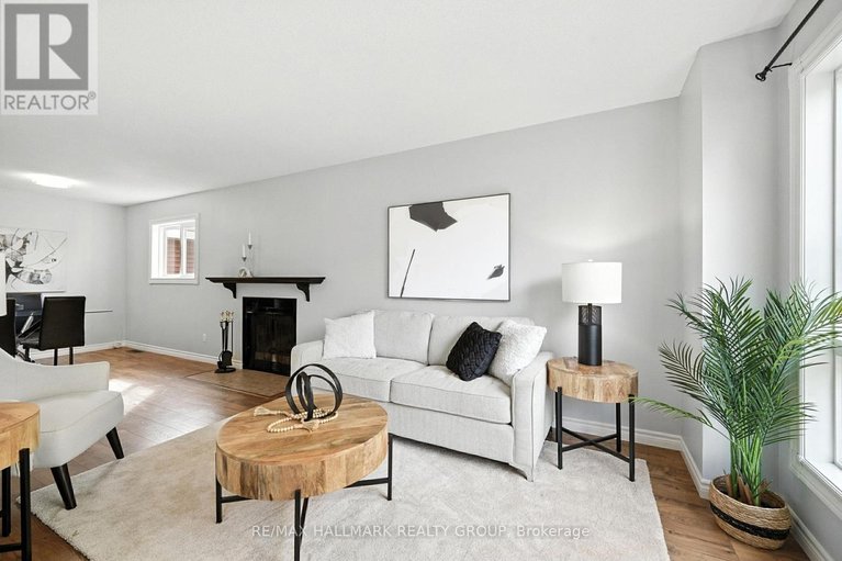 28804580/55-fair-oaks-crescent/craig-henrywoodvale/ottawa/ontario/K2G4W3_9