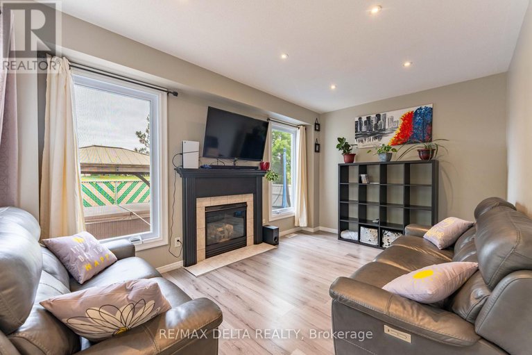 28540257/1610-duplante-avenue/fallingbrookpineridge/ottawa/ontario/K4A4A2_16