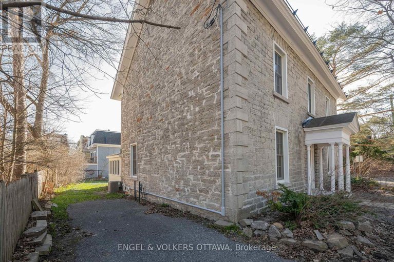 29649230/35-mackay-street/new-edinburgh/ottawa/ontario/K1M2B2_45