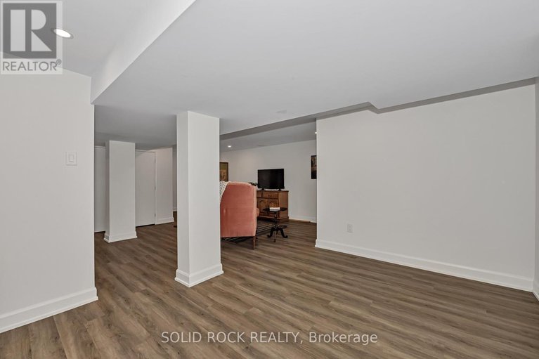 28414092/1229-erindale-drive/copeland-park/ottawa/ontario/K2C2G2_24