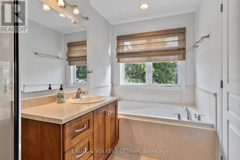 28836354/110-encore-private/city-viewskylinefisher-heightsparkwood-hills/ottawa/ontario/K2E0A2_28