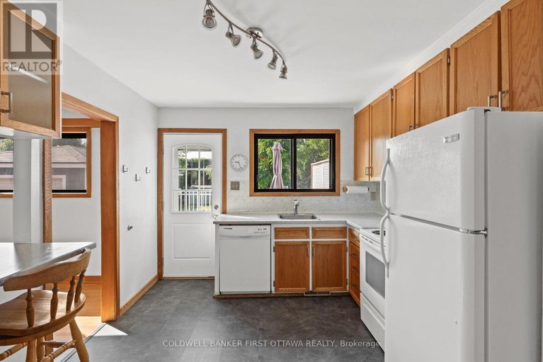 28793444/1788-ernest-avenue/mckellar-heights/ottawa/ontario/K2A1M1_16