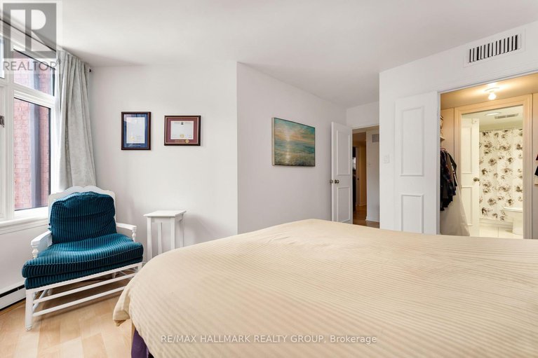 28444358/403-215-somerset-street-w/ottawa-centre/ottawa/ontario/K2P0J1_14