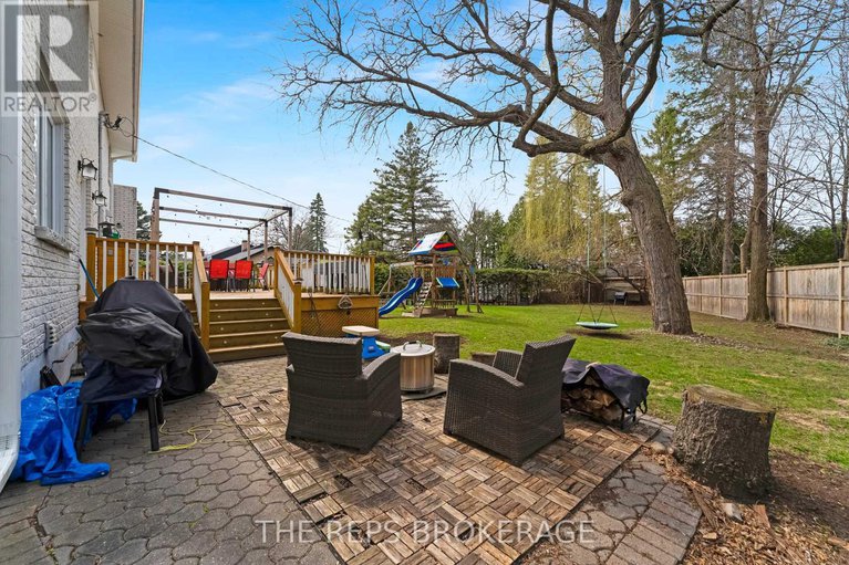 28336978/3062-upper-otterson-place/mooneys-bayrevelstoke/ottawa/ontario/K1V7B6_30