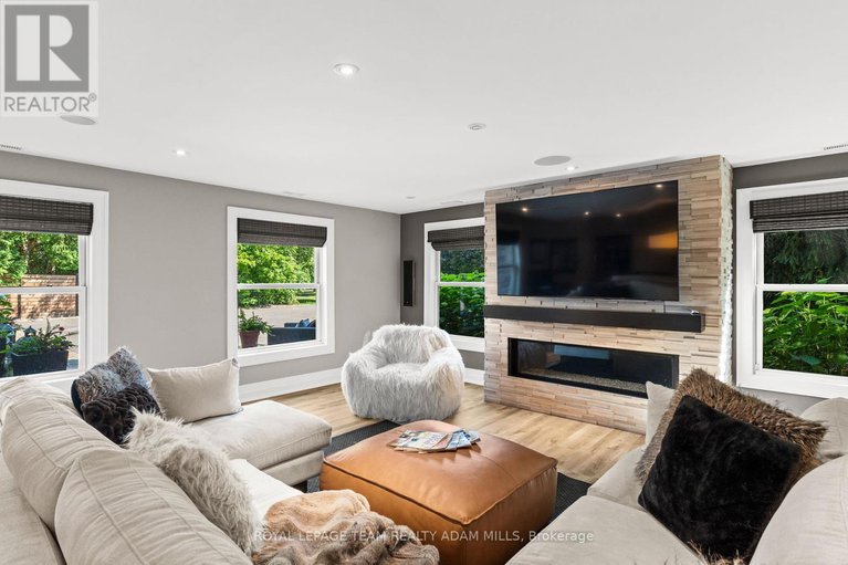 28557941/2330-summerside-drive/manotick-east-to-manotick-station/ottawa/ontario/K4M1B4_16