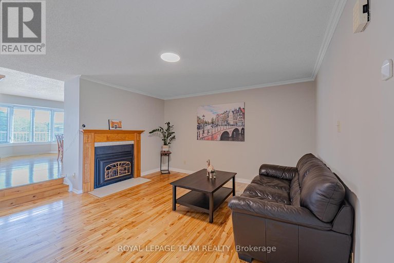 28613595/28-huntview-private/hunt-clubwestern-community/ottawa/ontario/K1V0M5_18