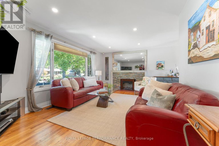 28878550/1044-cromwell-drive/riverside-park/ottawa/ontario/K1V6K5_7
