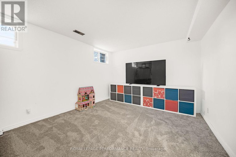 29366991/1557-verchere-street/chateauneuf/ottawa/ontario/K1C7C7_32