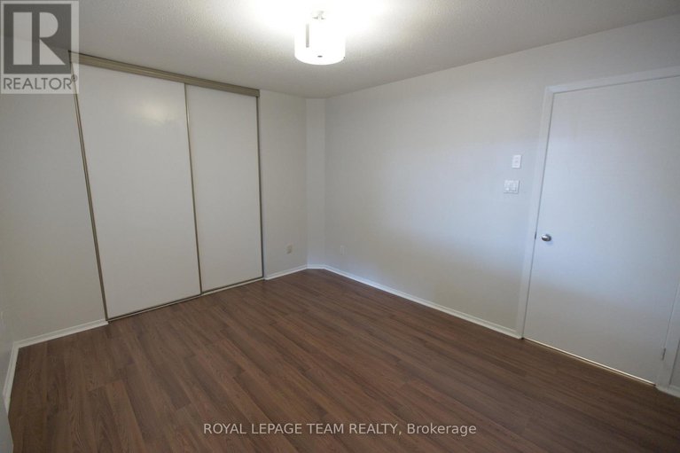 28979839/118-260-brittany-drive/viscount-alexander-park/ottawa/ontario/K1K4M2_8
