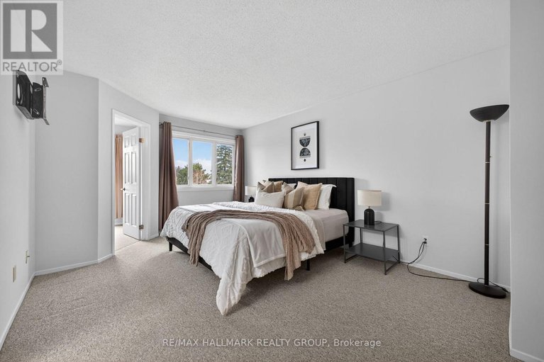 29595408/80-pickwick-drive/cedargrovefraserdale/ottawa/ontario/K2J3E2_18