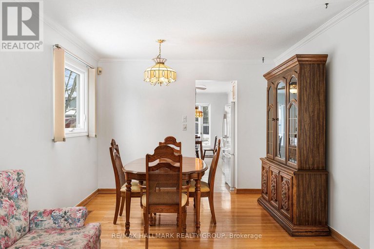 29434768/1177-st-moritz-crescent-n/convent-glen-north/ottawa/ontario/K1C2B2_16