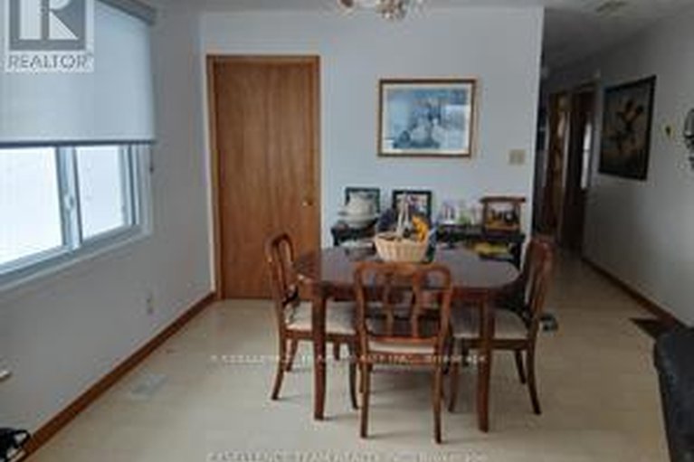 29605196/6803-st-louis-point-road-s/south-glengarry-charlottenburgh-twp/south-glengarry/ontario/K0C2E0_16