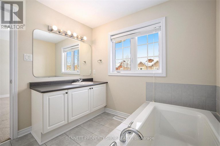 28082765/107-bandelier-way/stittsville-north/ottawa/ontario/K2S0C3_11