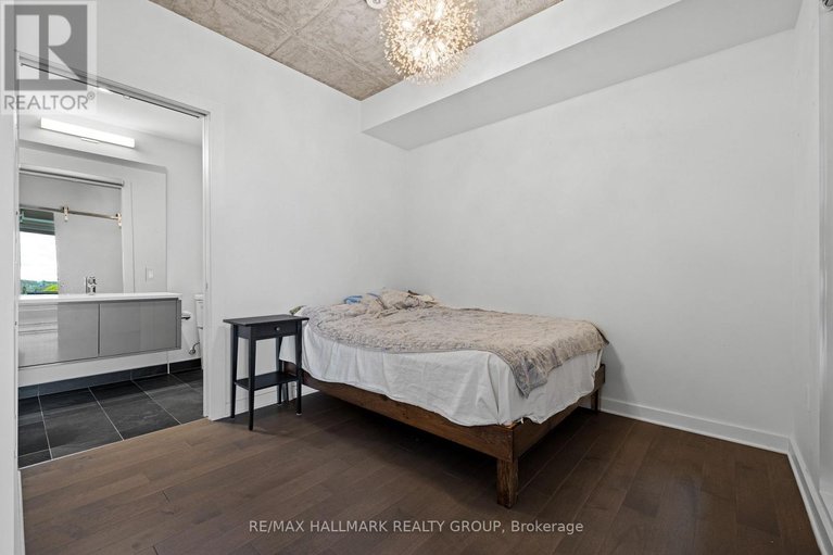 29641679/607-135-barrette-street/vanier/ottawa/ontario/K1L7Z9_15