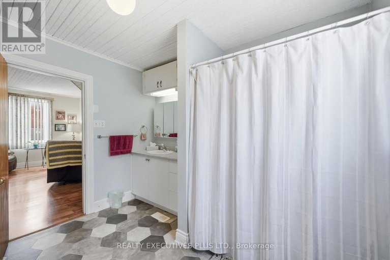 29596736/3721-champlain-street/clarencerockland-twp/clarence-rockland/ontario/K0A1E0_13