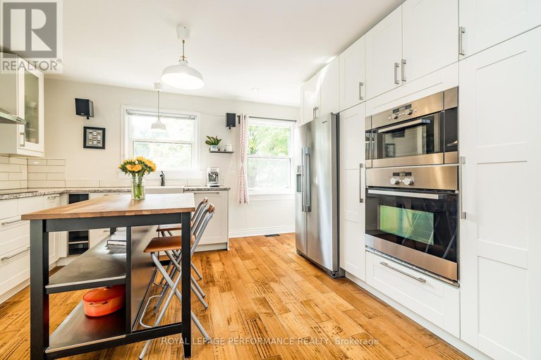 28842718/343-fullerton-avenue/overbrookcastle-heights/ottawa/ontario/K1K1K2_14