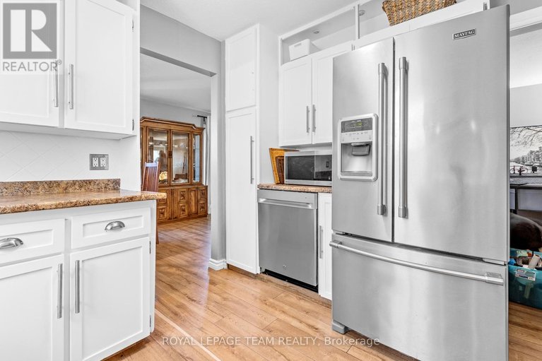 29675105/25-grady-crescent/sheahan-estatestrend-village/ottawa/ontario/K2H5S2_11