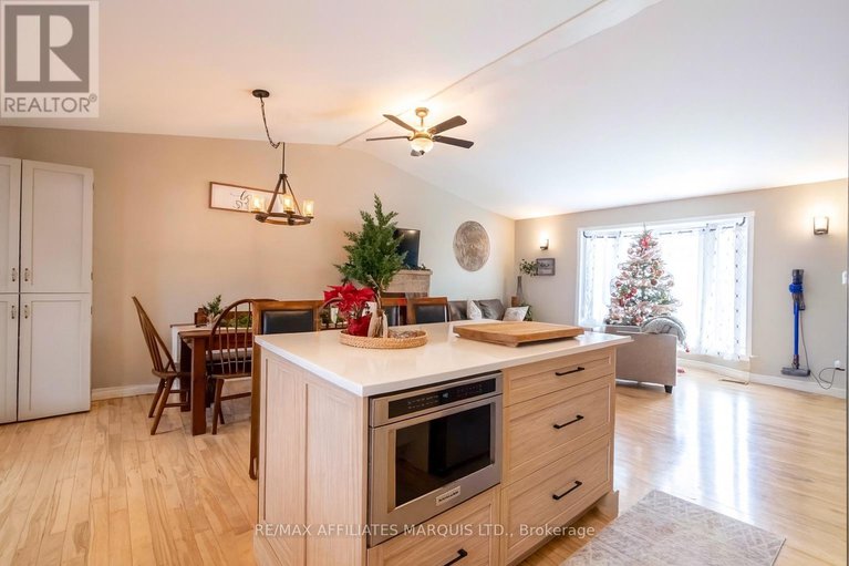 29189101/4239-county-rd-11-road/south-stormont-osnabruck-twp/south-stormont/ontario/K7R3L2_11