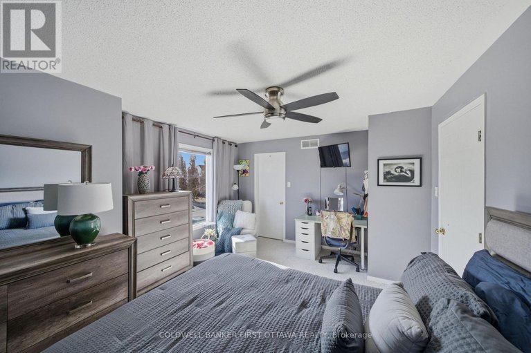 29644136/1902-hennessy-crescent/fallingbrookgardenway-south/ottawa/ontario/K4A3X7_18