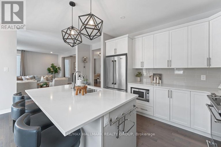 28406749/4525-kelly-farm-drive/blossom-parkkemp-parkfindlay-creek/ottawa/ontario/K1X0E7_14