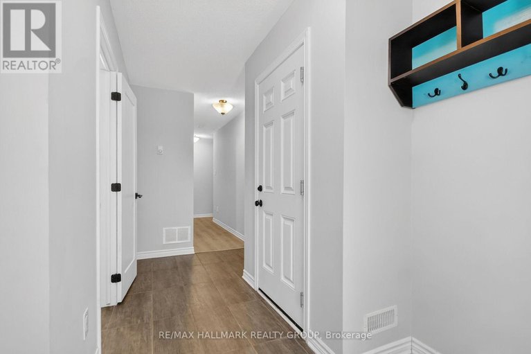 29224104/232-clintonia-street/emerald-meadowstrailwest/ottawa/ontario/K2V0K6_2