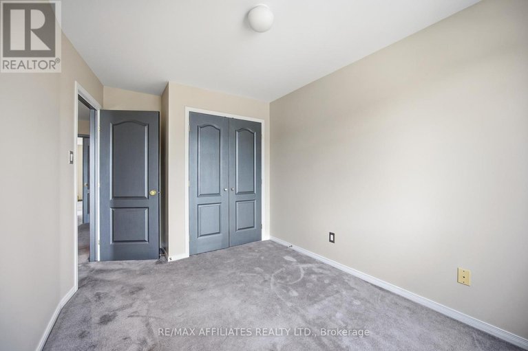 29125287/137-hearst-way/katimavik/ottawa/ontario/K2L4G5_19