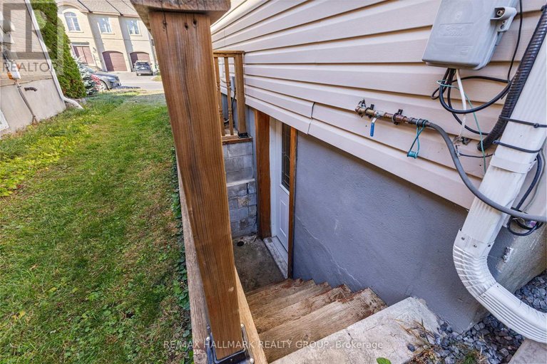 29571261/1902-rosebella-avenue/blossom-parkleitrim/ottawa/ontario/K1T1G7_36