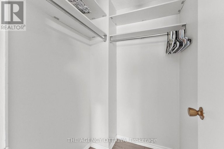 29075964/602-seyton-drive/westcliffe-estates/ottawa/ontario/K2H7X5_22