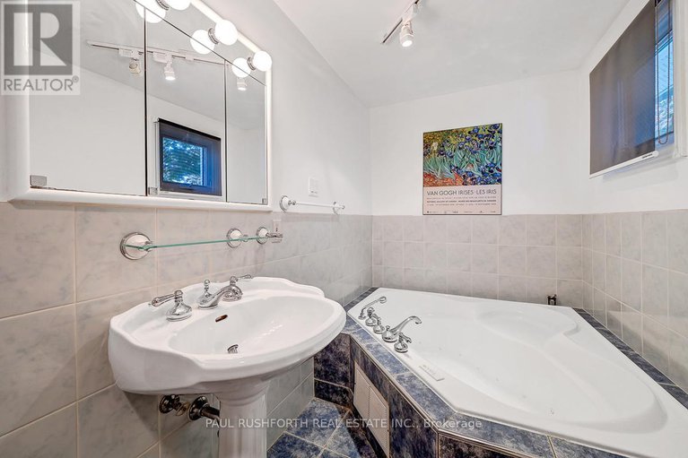 28358321/89-hawk-crescent/hunt-clubwestern-community/ottawa/ontario/K1V9G8_20