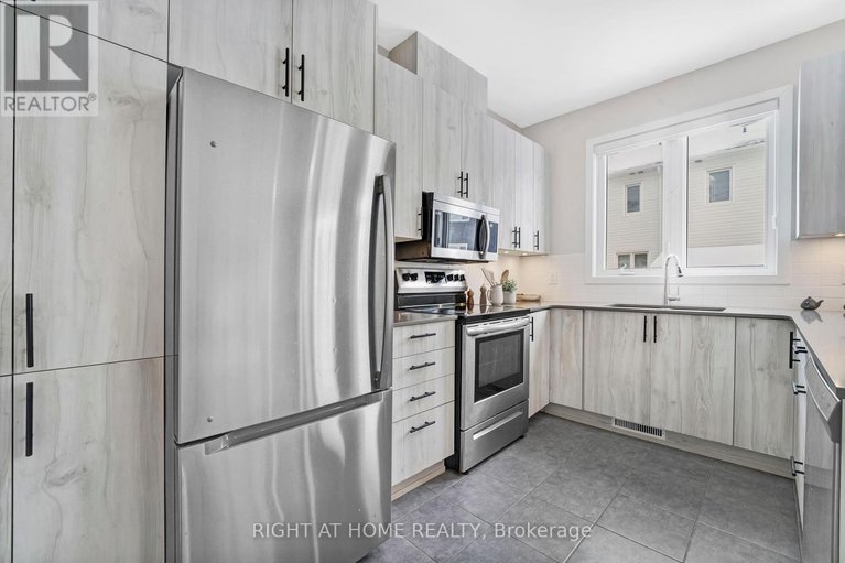 29218592/30-chasing-grove/btwn-franktown-rd-fallowfield-rd/ottawa/ontario/K0A2Z0_16