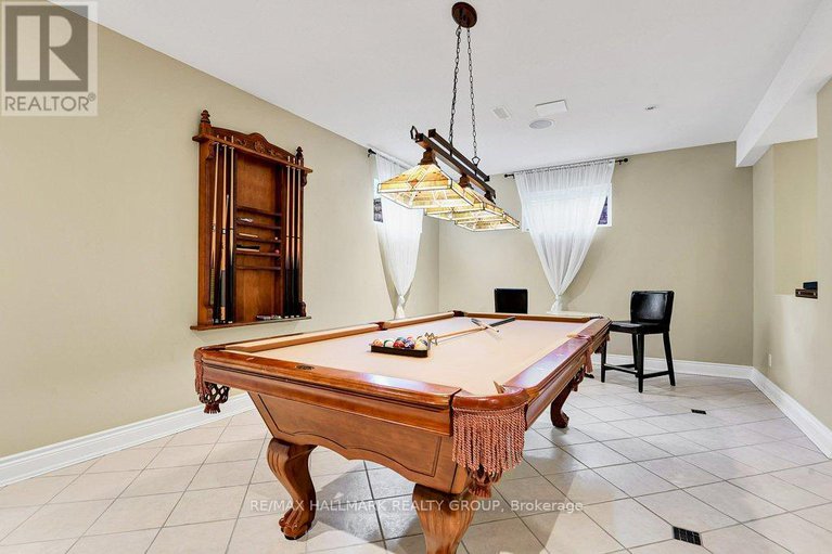28498840/2680-pierrette-drive/cumberland-estates/ottawa/ontario/K4C1B6_32