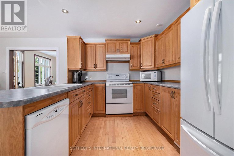 27749584/389-albert-street/hawkesbury/ontario/K6A3J9_25