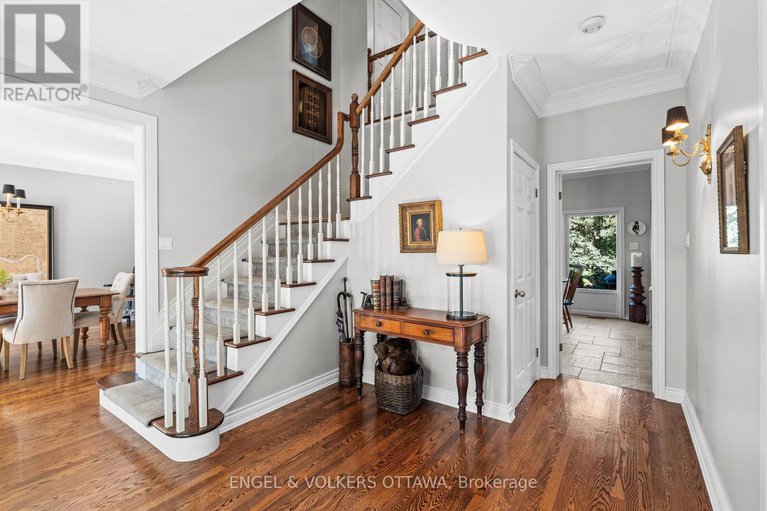 28923868/5557-pettapiece-crescent/manotick-village-manotick-estates/ottawa/ontario/K4M1C5_8