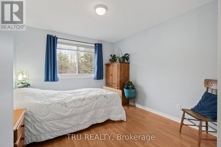 29611395/256-hoylake-crescent/bilberry-creekqueenswood-heights/ottawa/ontario/K1E2M8_29