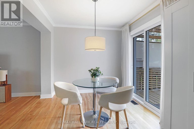28903308/836-borthwick-avenue/castle-heightsrideau-high/ottawa/ontario/K1K2M8_13