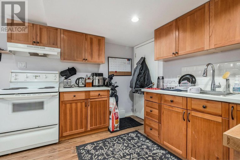 28502092/515-guy-street/overbrookcastle-heights/ottawa/ontario/K1K1B8_16