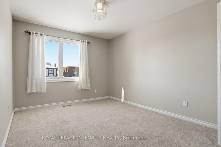 29316968/1055-plante-drive/hunt-clubwestern-community/ottawa/ontario/K1V9E5_22