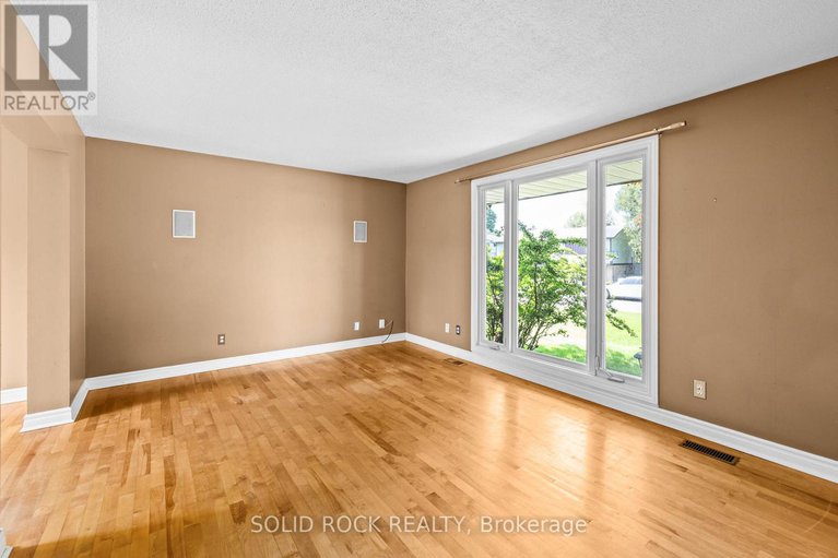 29353006/1631-charbonneau-street/bilberry-creekqueenswood-heights/ottawa/ontario/K1E2J6_9