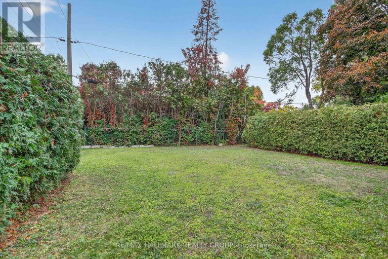 29092668/2042-tilson-street/elmvale-acres/ottawa/ontario/K1G2M7_22